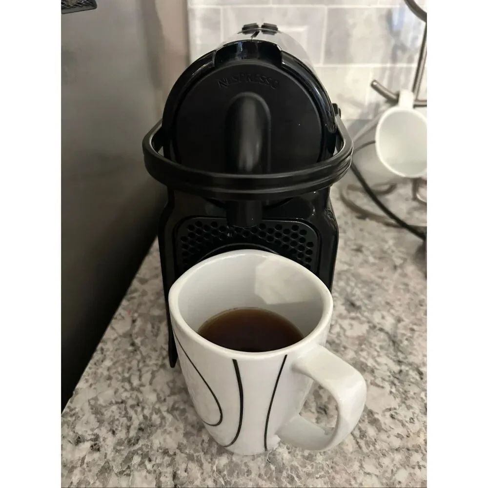 Nespresso Inissia Espresso Machine De'Longhi 24 oz Black old pods